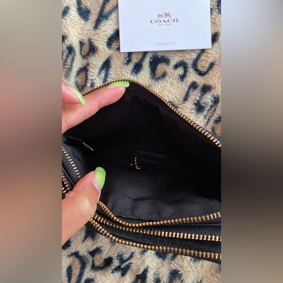 Coach - Picture 4 of 4